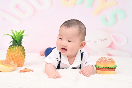 嘉鱼宝宝在妈妈肚子里