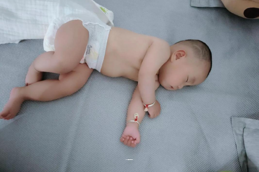 嘉鱼怀孕多久肚子会胀气